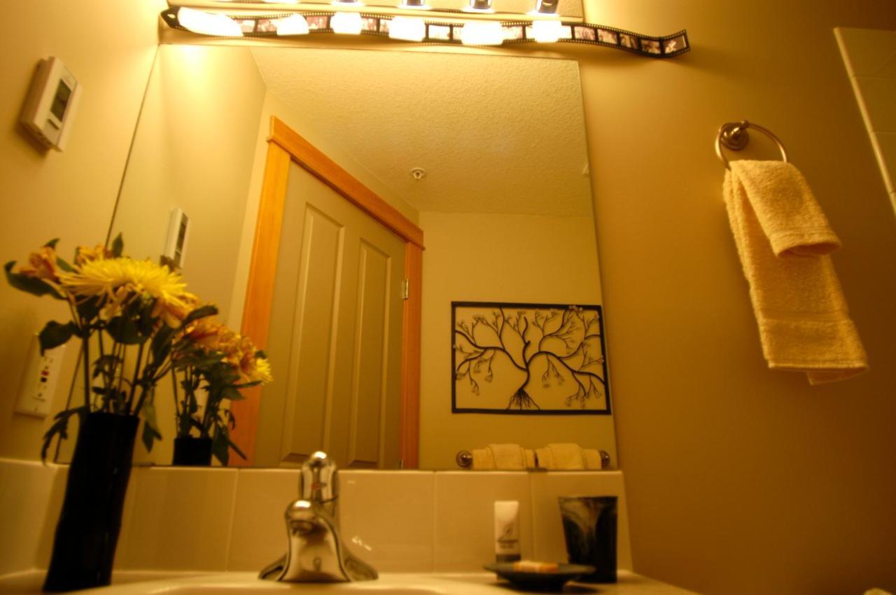Apartment 407, Contemporary Decor Canmore Exterior foto